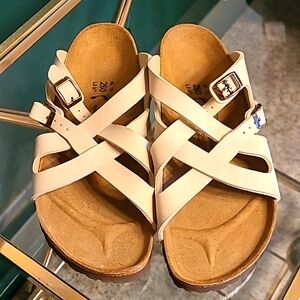 NWOT BIRKENSTOCK tan strap sandals